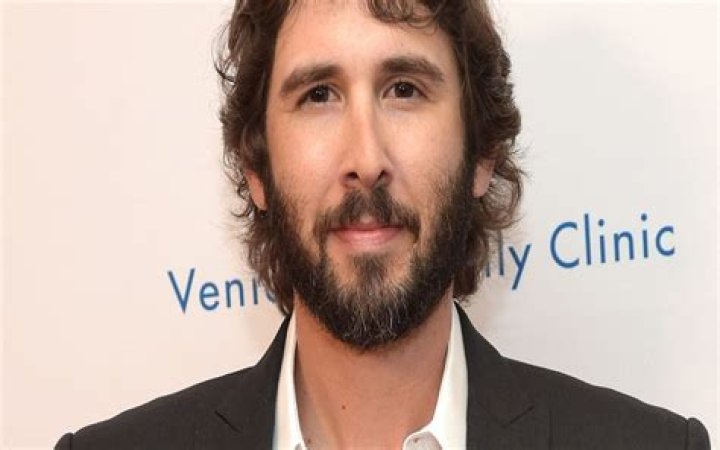 Is Josh Groban Married