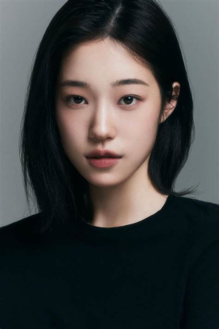 Know More About Roh Yoon-seo's Supportive Parents
