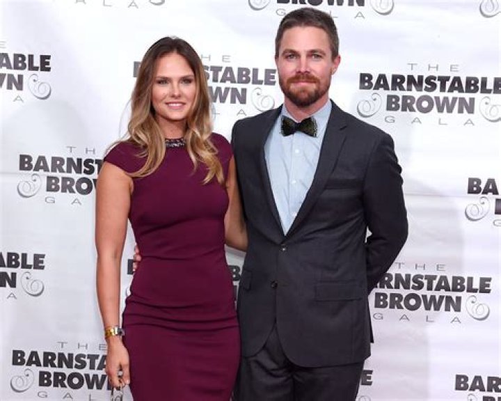 Stephen Amell's Relationships: A Comprehensive Guide